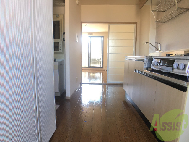 玄関　玄関から見たリビングの様子の写真になります。