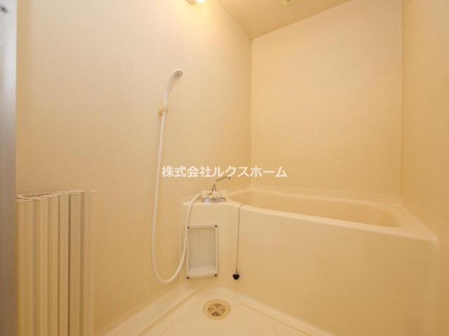 バス・シャワールーム　落ち着いた空間のお風呂です