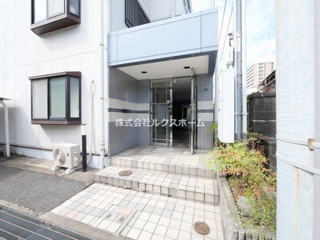 エントランス　ゆとりのあるエントランスです