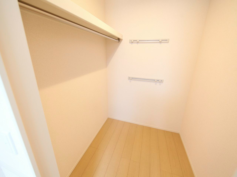 収納　ウォークインクローゼット（収納充実してます）