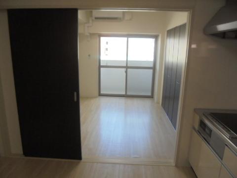 居室・リビング　室内