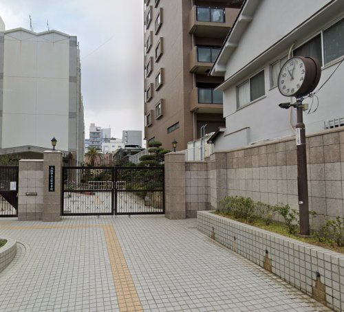 中学校　大阪市立上町中学校（中学校）まで303m