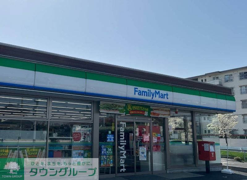 コンビニ　ファミリーマート鴻巣富士見店（コンビニ）まで1500m