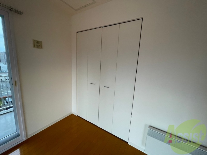 収納　寝室の収納です。部屋がすっきり片付きます。