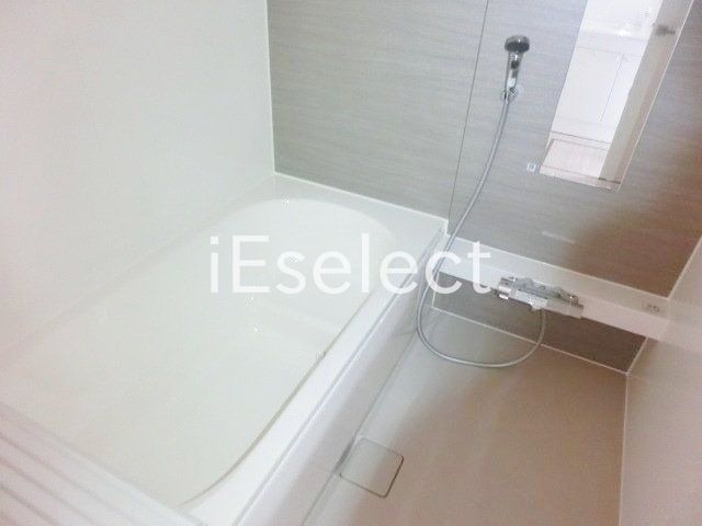 バス・シャワールーム　ゆったりとした一坪の浴室は魅力的です