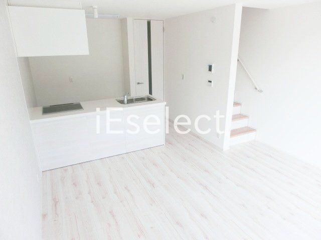 居室・リビング　白基調の明るい居室