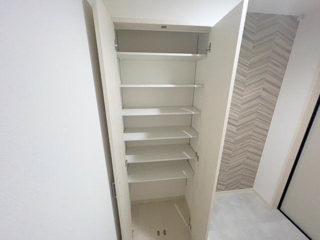 収納　玄関にはコンパクトなシューズボックスもあります。