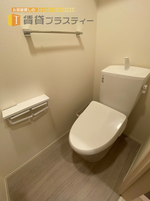 トイレ　温水洗浄便座付きです。