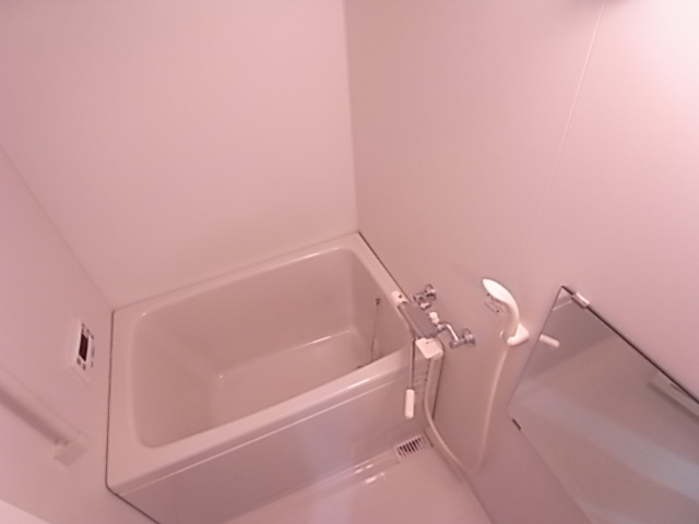 バス・シャワールーム　お風呂・トイレ別々のセパレートです