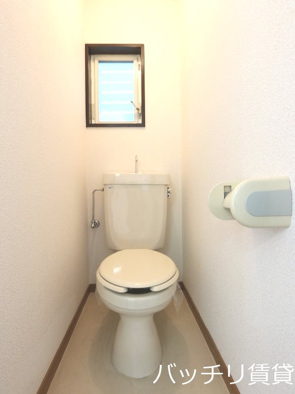 トイレ　別号室タイプの為、現状を優先致します。