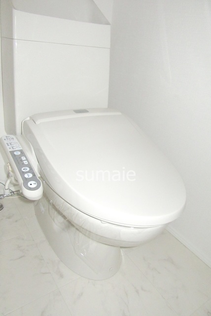 トイレ　温水洗浄付トイレです
