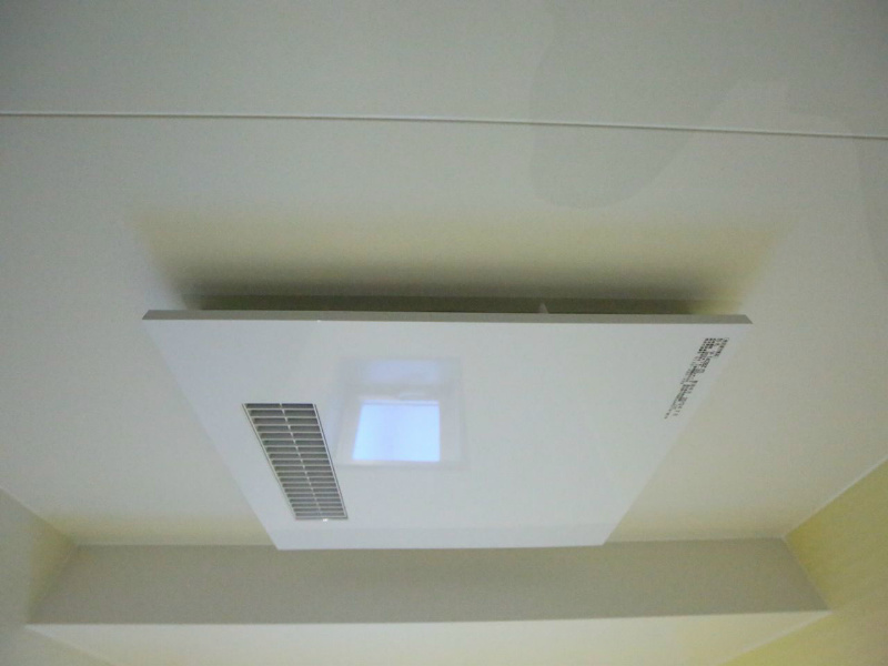 その他設備　浴室暖房乾燥機付バスルーム　窓付（換気良好）