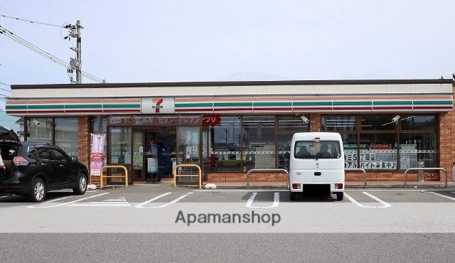 コンビニ　セブンイレブン（コンビニ）まで867m