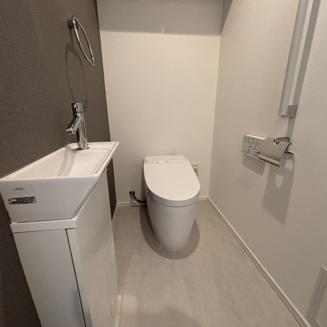 トイレ　※写真は同タイプ住戸です。