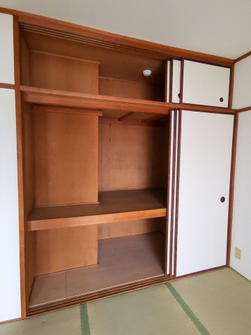 収納　押入