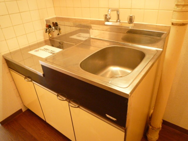 キッチン　※参考写真（同物件別部屋です）