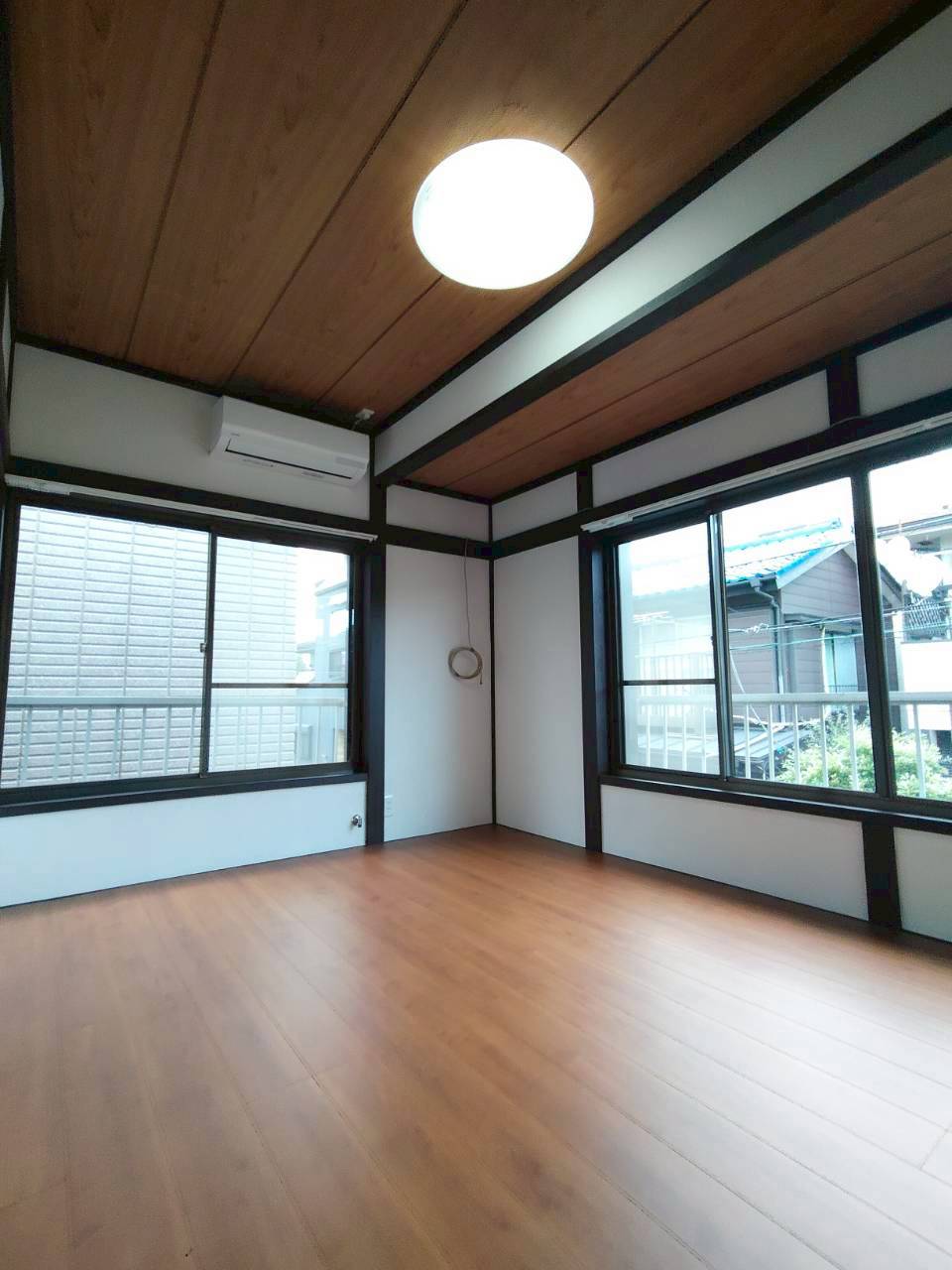居室・リビング　2面採光で明るいお部屋☆