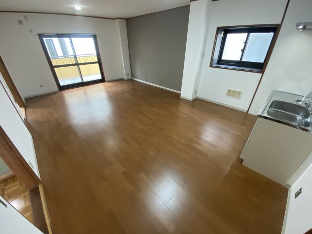 居室・リビング　角部屋住戸で過ごしやすく、おすすめです。