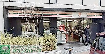 コンビニ　セブンイレブン港区赤坂駅南店（コンビニ）まで90m