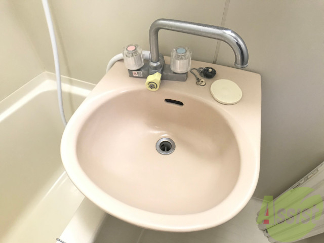 洗面設備　洗面台は浴室にあります。掃除が簡単そうですね。