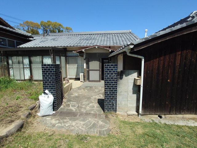 建物外観　玄関方面です
