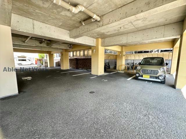 駐車場　駐車場