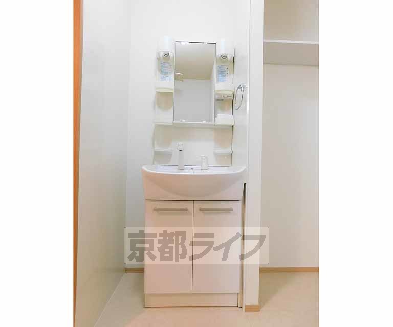 洗面設備　使いやすい洗面台です