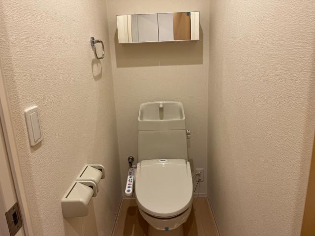 ＪＲ山陽本線 姫路駅 バス乗車時間：15分 最寄りバス停で下車 徒歩4分 2階建 築10年のトイレ写真