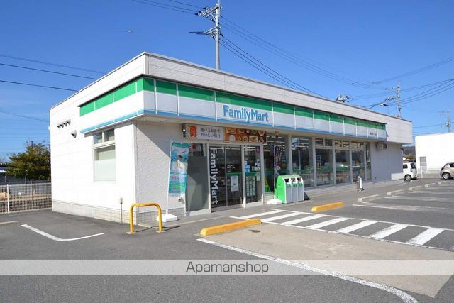 コンビニ　ファミリーマート（コンビニ）まで120m