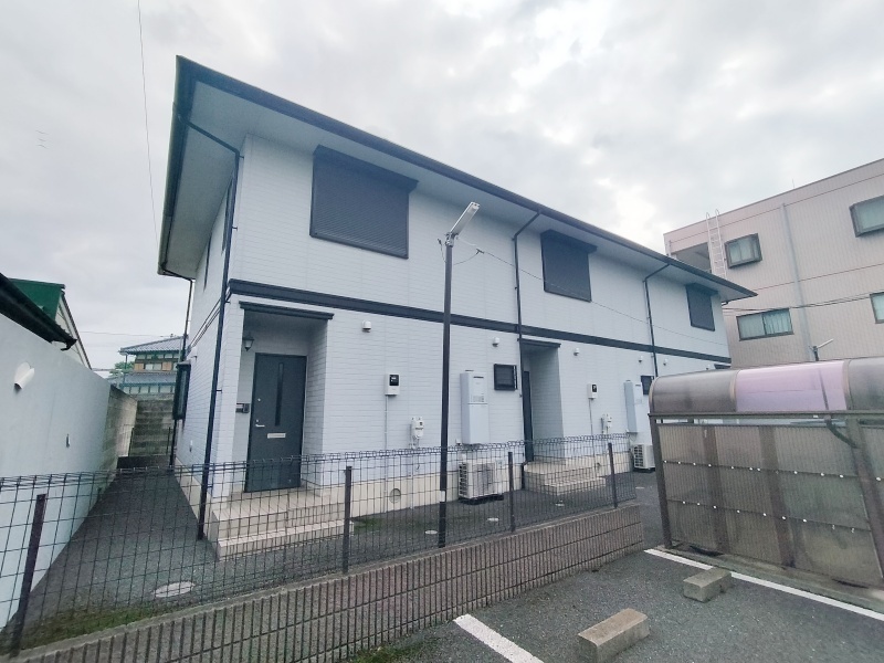 建物外観　２路線利用可♪駅前にスーパー・ドラッグストアなどあり♪
