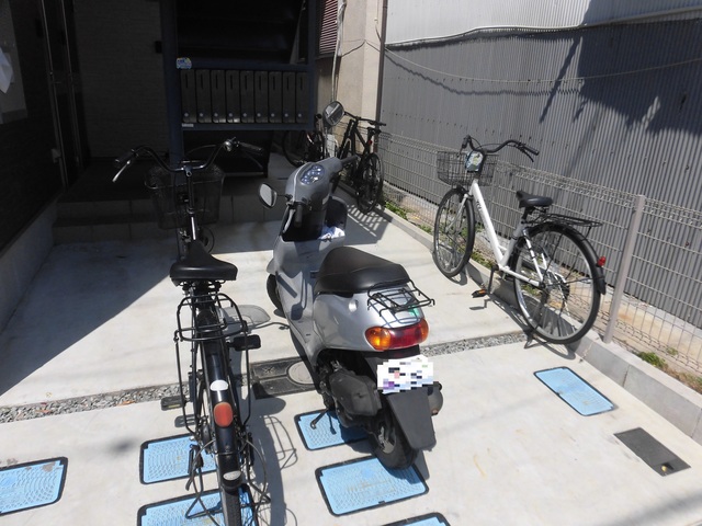 駐車場　敷地内自転車置き場です。