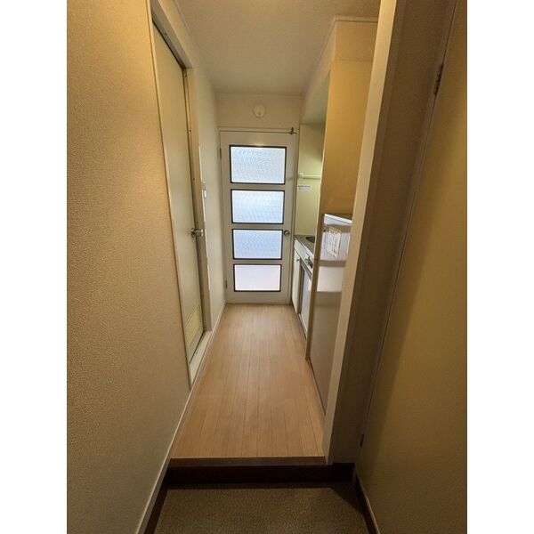 玄関　※別室の参考写真の為、現況優先です。