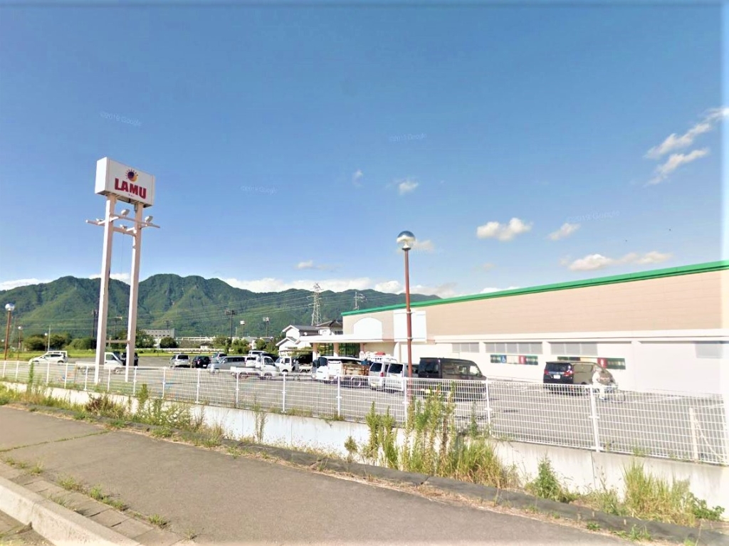 スーパー　ラ・ムー上田築地店（スーパー）まで674m
