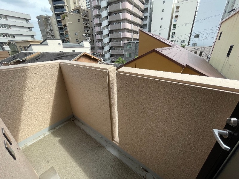 バルコニー　洗濯物を干すのに便利なバルコニー