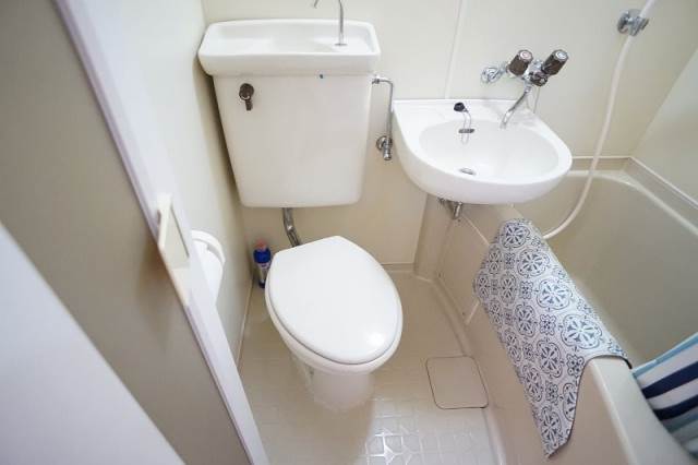 西鉄貝塚線 香椎宮前駅 徒歩2分 8階建 築40年のトイレ写真