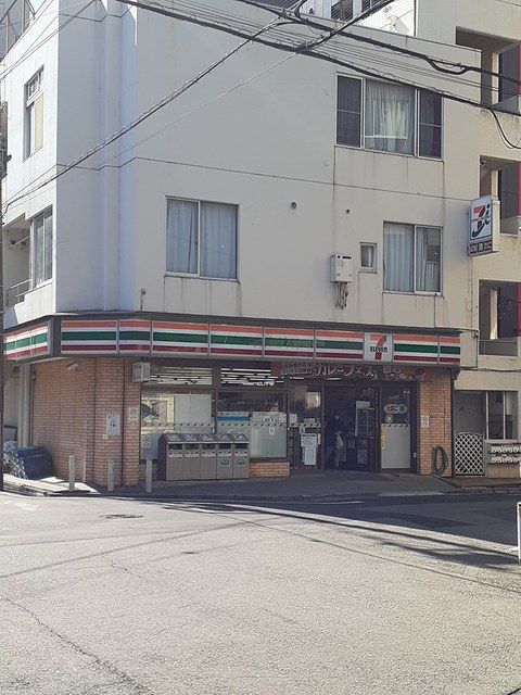 コンビニ　セブンイレブン（コンビニ）まで498m