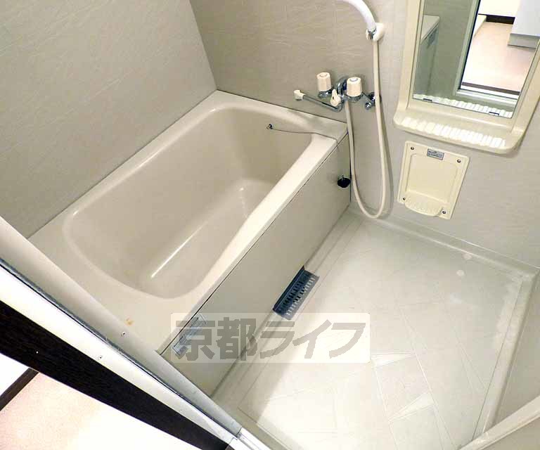 バス・シャワールーム　洗面台つきのお風呂です！
