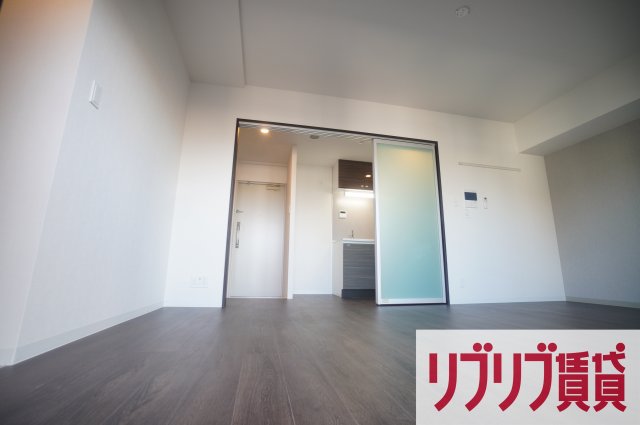 ＪＲ総武線 千葉駅 徒歩13分 14階建 築4年の居間写真