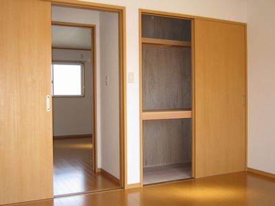 収納　2階南洋室収納スペース