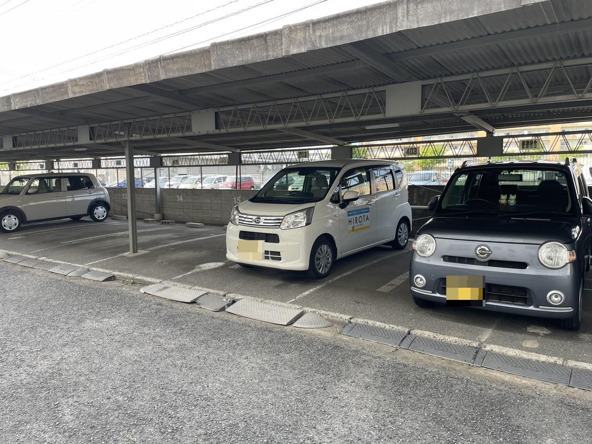 【北九州市小倉南区徳力団地のマンションの駐車場】