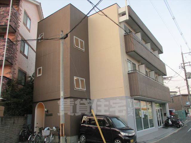 【山崎第8マンションの建物外観】