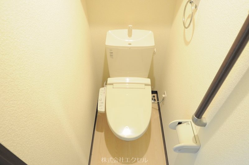 トイレ　温水洗浄便座付きです。