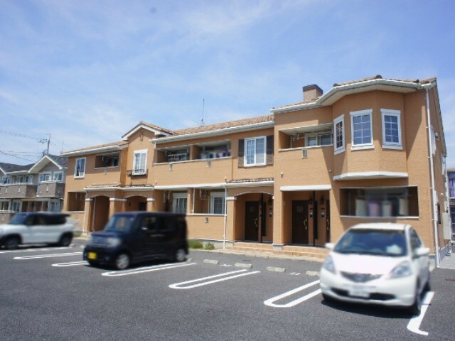 栃木市城内町のアパートの建物外観