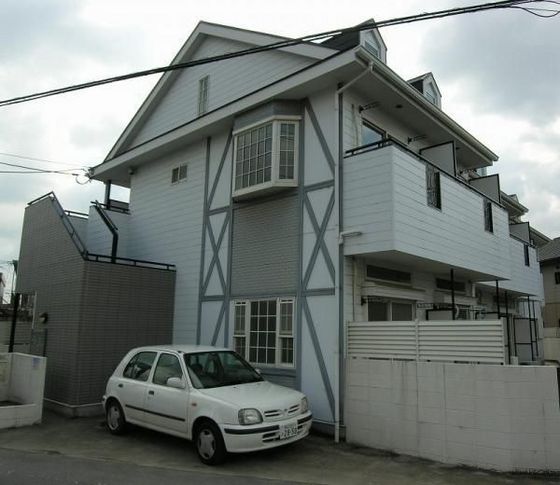 岡山市中区原尾島のアパートの建物外観