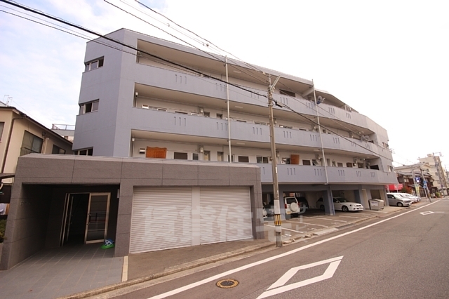 【広島市中区羽衣町のマンションの駐車場】