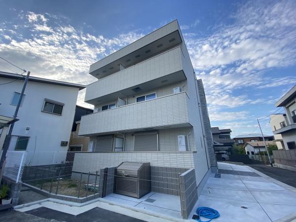 クローバー・シエル初芝の建物外観