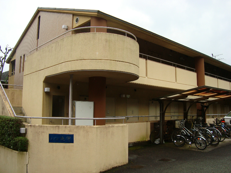 京都市東山区今熊野阿弥陀ケ峯町のマンションの建物外観