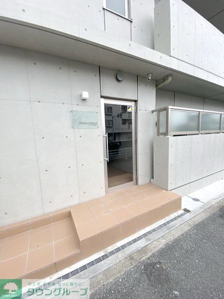 【草加市谷塚仲町のマンションのエントランス】