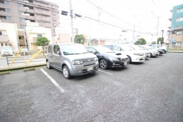 【浦安市北栄のマンションの駐車場】