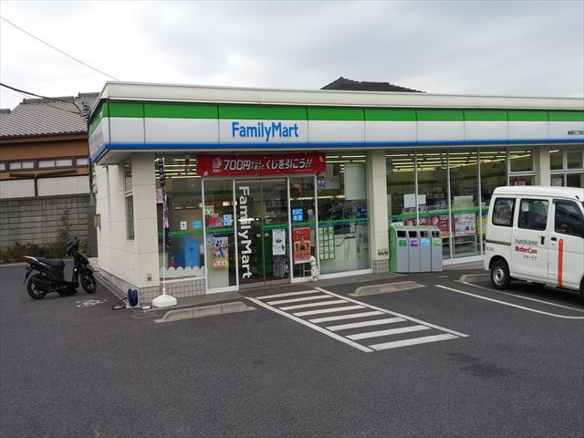 コンビニ　ファミリーマート 東浦和三丁目店（コンビニ）まで271m
